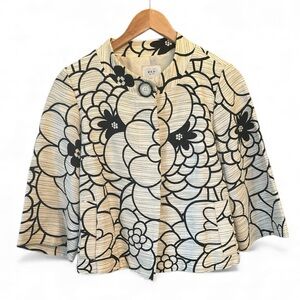 ECI New York Women's Black & Cream Floral Cropped 3/4 Sleeve Blazer Jacket